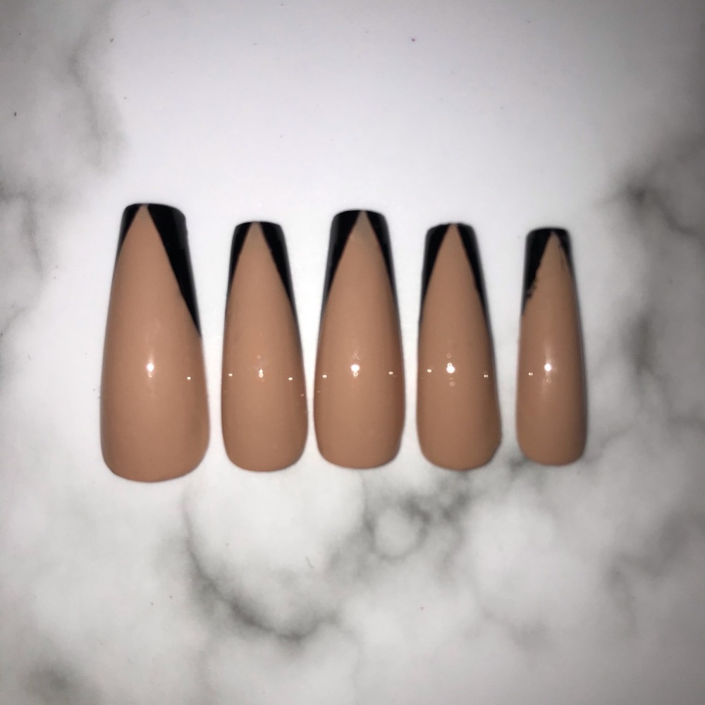Nude v-cut press on nails